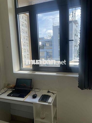 Phòng Ban Công Ngay Công Viên Làng Hoa