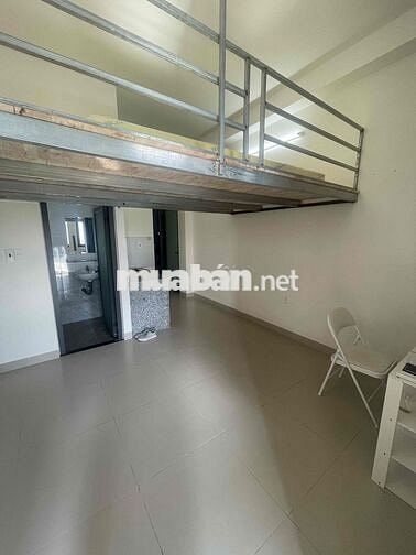 Phòng Ban Công Ngay Công Viên Làng Hoa