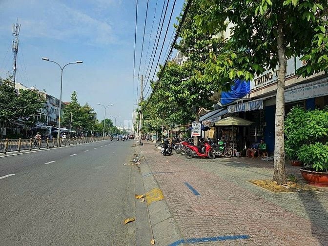 CẦN BÁN Nhà MT Tạ Quang Bửu F5Q8 đt: 4m x 16m, trệt, lửng, 2 lầu, 1st 