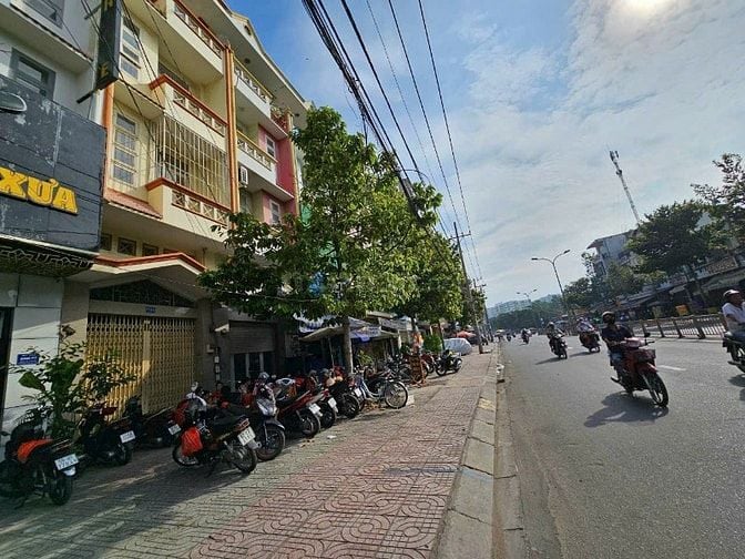 CẦN BÁN Nhà MT Tạ Quang Bửu F5Q8 đt: 4m x 16m, trệt, lửng, 2 lầu, 1st 