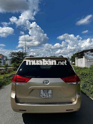 Bán xe Toyota Sienna 2010 3.5L