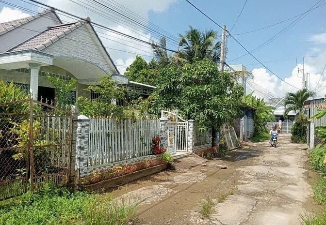 Quá Khó Khăn Chủ cần bán cănnhà ngay 280m2 Sổ hồng Riêng 700triệu 