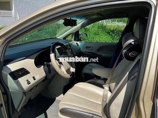 Bán xe Toyota Sienna 2010 3.5L