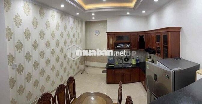 NHÀ 1T3L SÂN ĐẬU OTO NGAY CHỢ HIỆP BÌNH. SẴN MÁY LẠNH