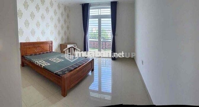 NHÀ 1T3L SÂN ĐẬU OTO NGAY CHỢ HIỆP BÌNH. SẴN MÁY LẠNH