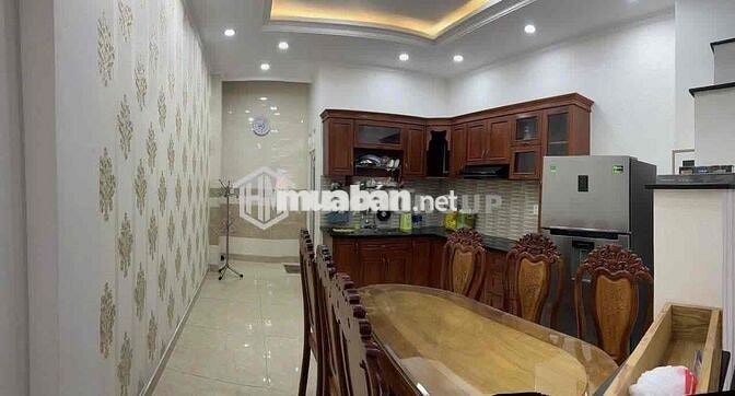 NHÀ 1T3L SÂN ĐẬU OTO NGAY CHỢ HIỆP BÌNH. SẴN MÁY LẠNH