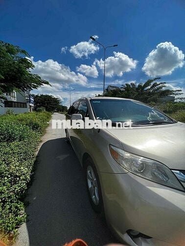 Bán xe Toyota Sienna 2010 3.5L