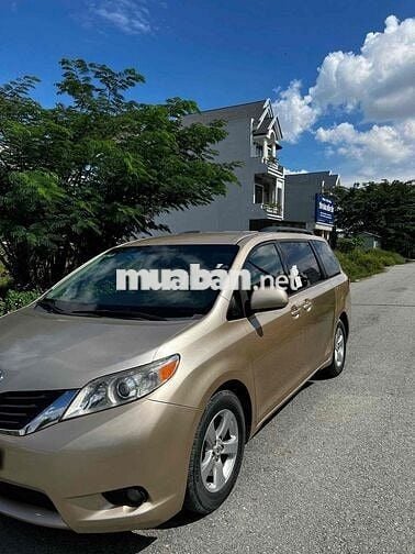 Bán xe Toyota Sienna 2010 3.5L