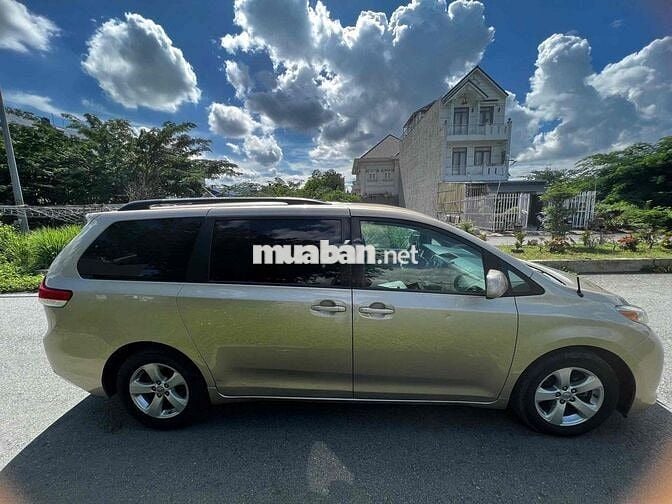 Bán xe Toyota Sienna 2010 3.5L
