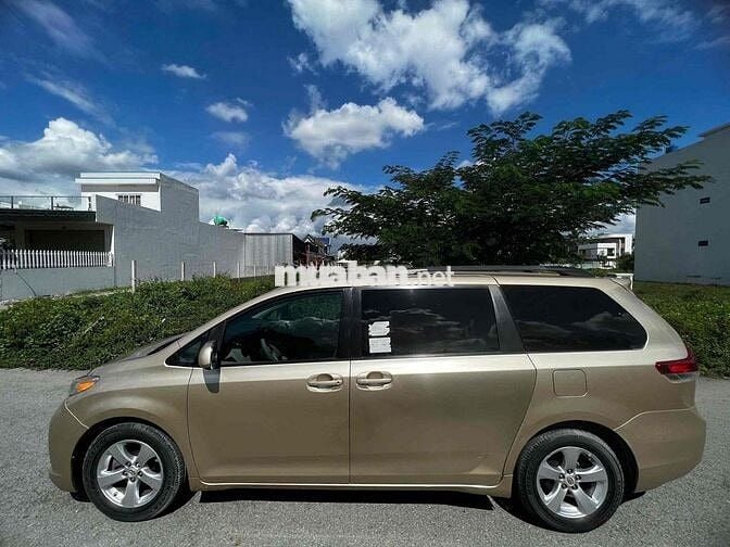 Bán xe Toyota Sienna 2010 3.5L