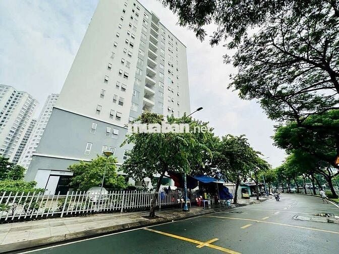 Bán nhà Quan 6 Nhinh 1 T HẬU GIANG Q6 -  Nhà Đúc 3 Tầng + Lửng: 3 PN,