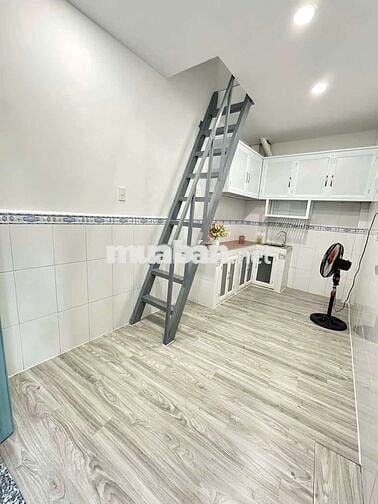 Bán nhà Quan 6 Nhinh 1 T HẬU GIANG Q6 -  Nhà Đúc 3 Tầng + Lửng: 3 PN,