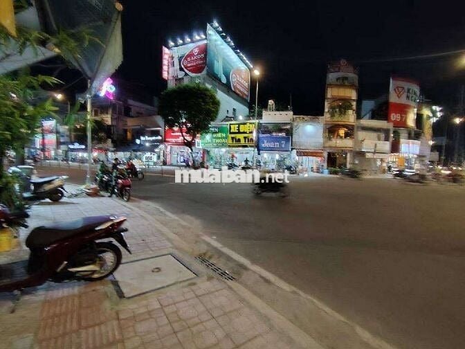 Nhà MT 40m trung tâm Q6 , kinh doanh cho thuê giá cao , siêu hiếm