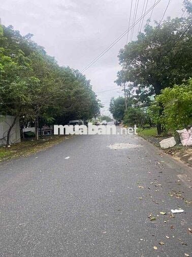 Mt đường 10m5 giá rẻ như 7m5 - gàn siêu thị MEGA