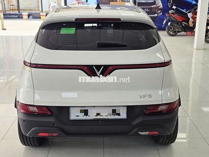 Ô tô điện Vinfast VF5 Plus màu trắng