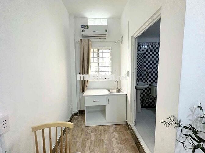 CĂN HỘ NGAY MẶT TIỀN CỬA SỔ , 30m2 - CẠNH HOÀNG SA QUẬN 1