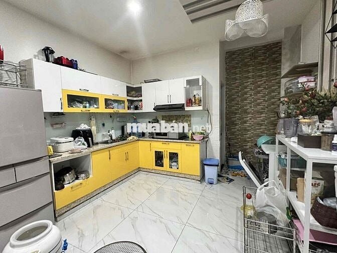 Cho thuê: nhà nguyên căn đường Quang Trung P11 kế bên Bv GV. Giá 14tr