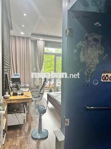 Cho thuê: nhà nguyên căn đường Quang Trung P11 kế bên Bv GV. Giá 14tr