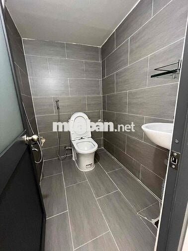 CĂN HỘ CÓ GÁC ĐẦY ĐỦ NỘI THẤT BAN CÔNG LỚN