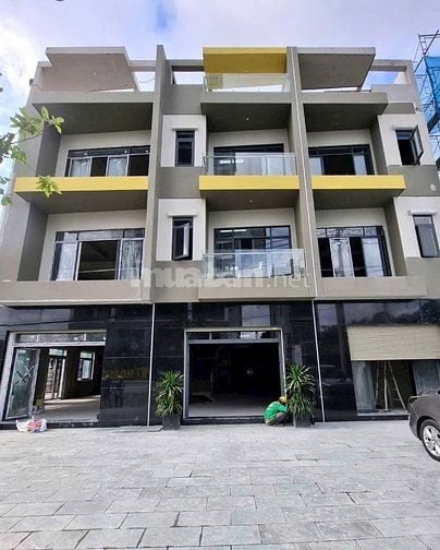 Nhà phố diện tích đất 90m2, xây dựng 237m2, 4 tấm , 5 WC. chính chủ