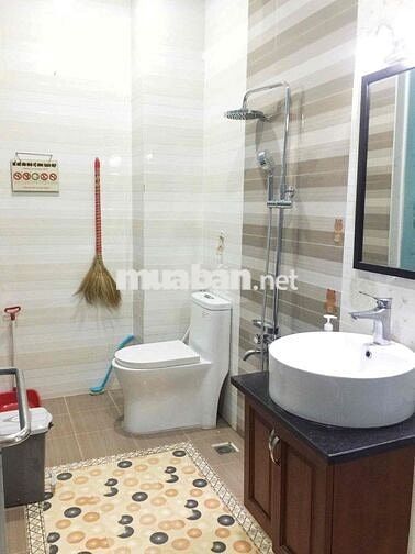 Cho thuê: nhà nguyên căn đường Quang Trung P11 kế bên Bv GV. Giá 14tr