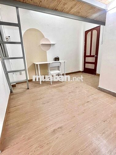 CĂN HỘ CÓ GÁC ĐẦY ĐỦ NỘI THẤT BAN CÔNG LỚN