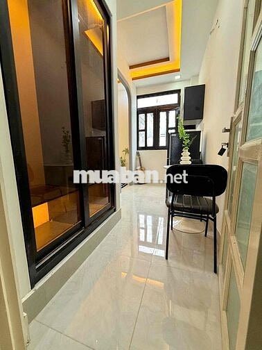 CHO THUÊ PHÒNG TRỌ GIÁP QUẬN 10 – GẦN CMT8, ĐH KINH TẾ 1PN BAN CÔNG