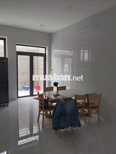 CHO THUÊ NHÀ MỚI ĐẸP KHU CAO LỖ SÁT PHẠM HÙNG Q8. 5X15M. CÓ MÁY LẠNH.