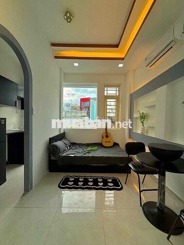 CHO THUÊ PHÒNG TRỌ GIÁP QUẬN 10 – GẦN CMT8, ĐH KINH TẾ 1PN BAN CÔNG