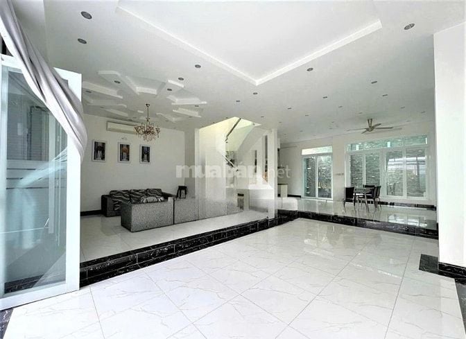 Cho thuê nhà hẻm xe tải Phan Xích Long, Ngang 8m, có hầm