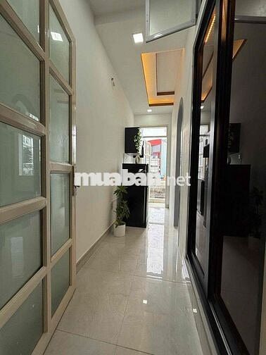 CHO THUÊ PHÒNG TRỌ GIÁP QUẬN 10 – GẦN CMT8, ĐH KINH TẾ 1PN BAN CÔNG