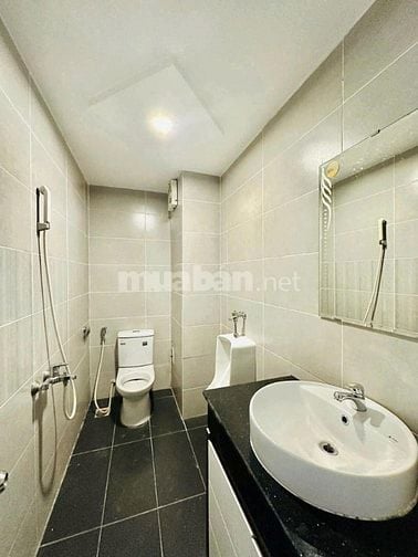 Cho thuê nhà hẻm xe tải Phan Xích Long, Ngang 8m, có hầm