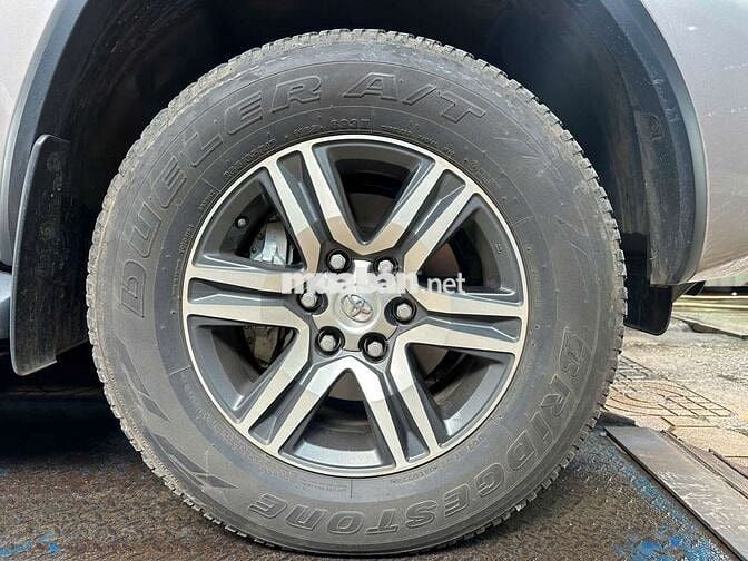 Toyota Fortuner 2024 2.4AT,máy dầu,màu nâu,40000km