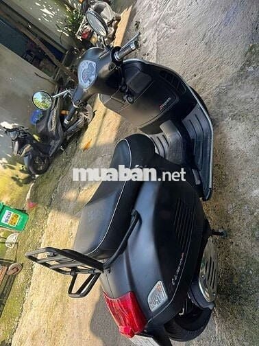 Bán xe Piaggio Vespa GTS 125 Super đen nhám