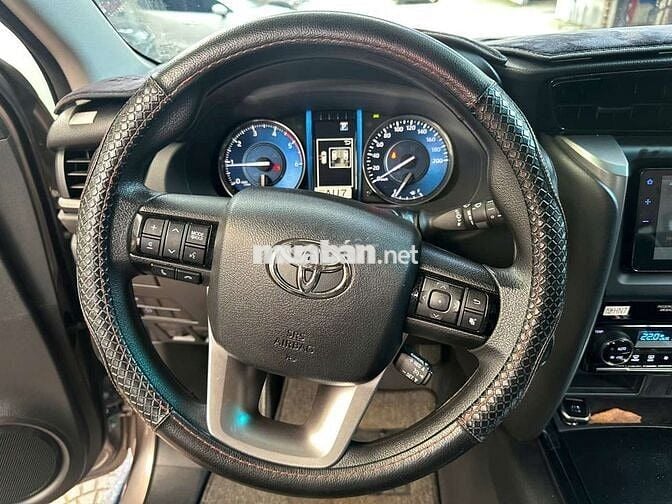 Toyota Fortuner 2024 2.4AT,máy dầu,màu nâu,40000km