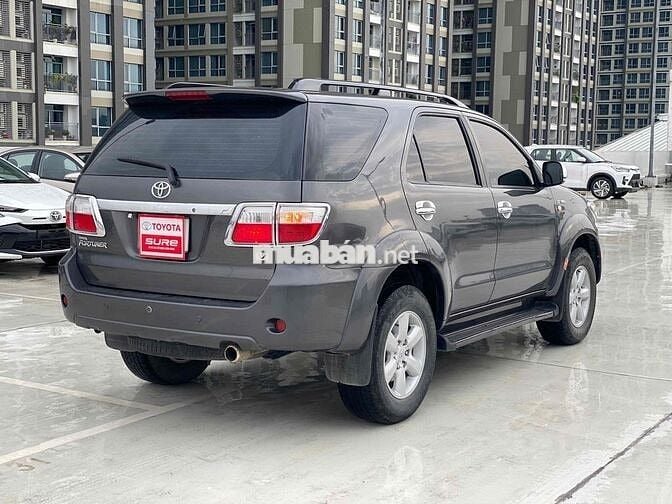 Toyota Fortuner 2009 2.7V 4x4 - 125000 km
