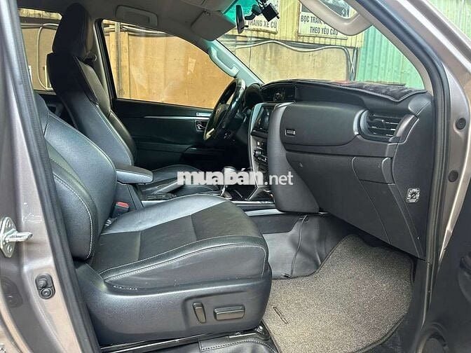 Toyota Fortuner 2024 2.4AT,máy dầu,màu nâu,40000km