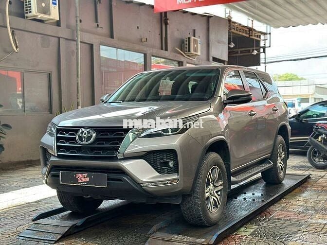 Toyota Fortuner 2024 2.4AT,máy dầu,màu nâu,40000km