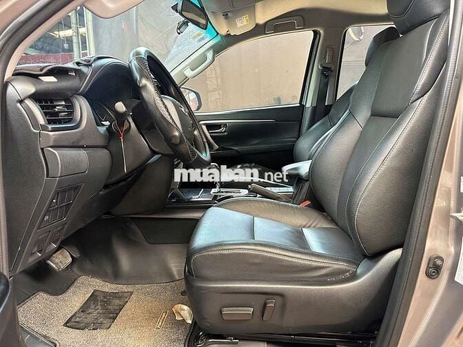 Toyota Fortuner 2024 2.4AT,máy dầu,màu nâu,40000km