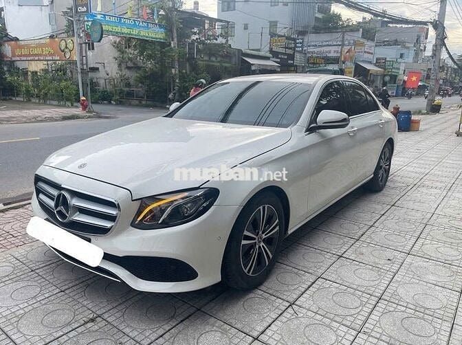 Mercedes E180 2020 siêu lướt 20000 km trắng nt nâu
