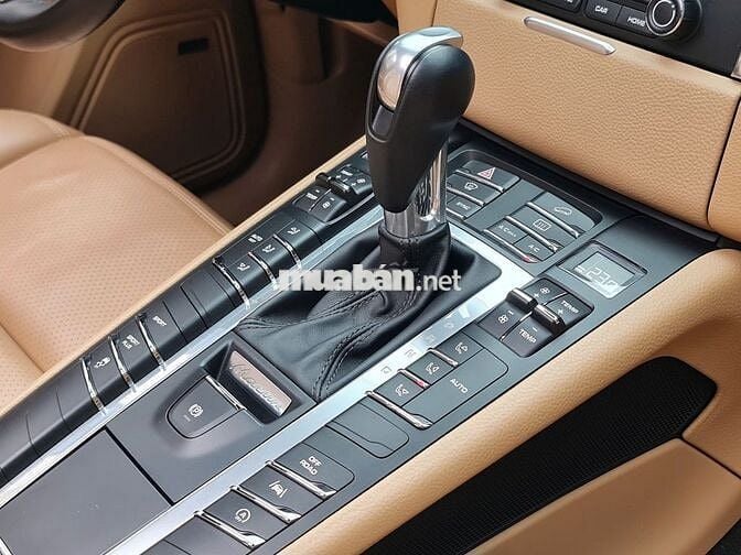 Porsche Macan Turbo 2.0 mua Full option Hãng 1 CHỦ