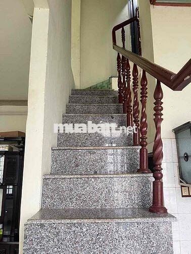 Cho thuê nhà 01 trệt, 01 lầu thoáng mát, sạch sẽ.