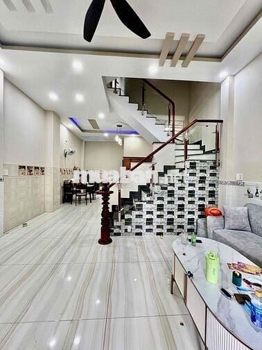 Nhà Mới Đẹp DT 180m2 1Trệt 2Lầu 3Pn 2Wc Sân Thượng Hẻm Ôtô An Ninh