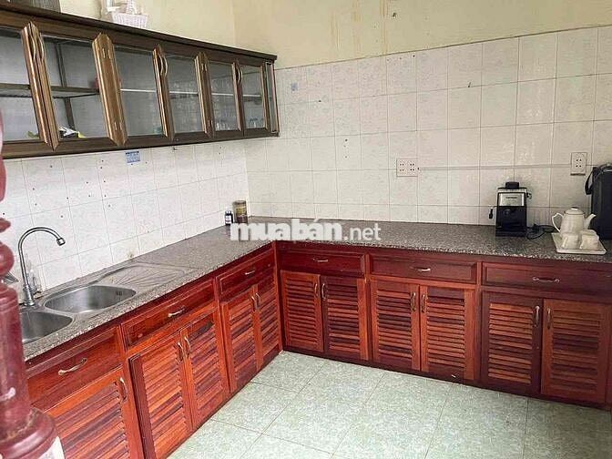 Cho thuê nhà 01 trệt, 01 lầu thoáng mát, sạch sẽ.