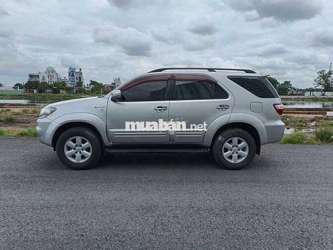 Toyota Fortuner 2012 số tự động máy xăng 2 cầu