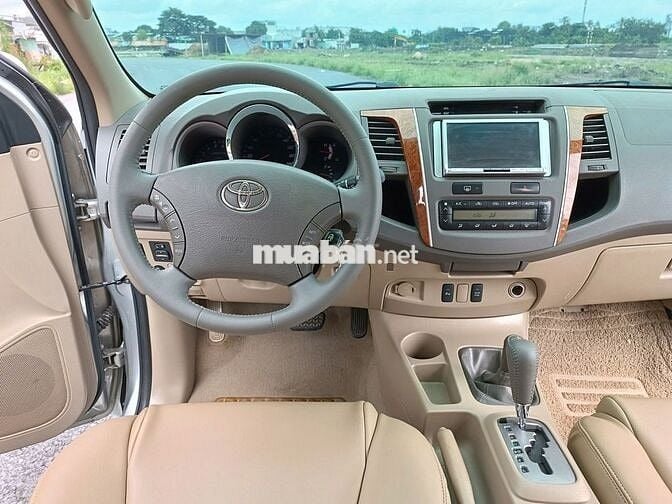 Toyota Fortuner 2012 số tự động máy xăng 2 cầu