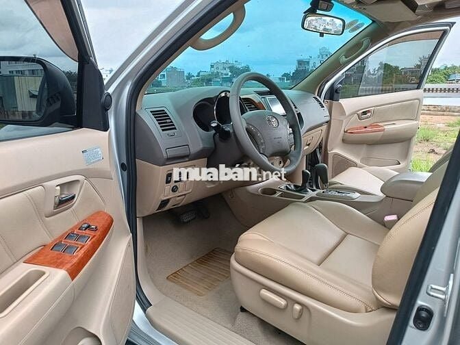 Toyota Fortuner 2012 số tự động máy xăng 2 cầu