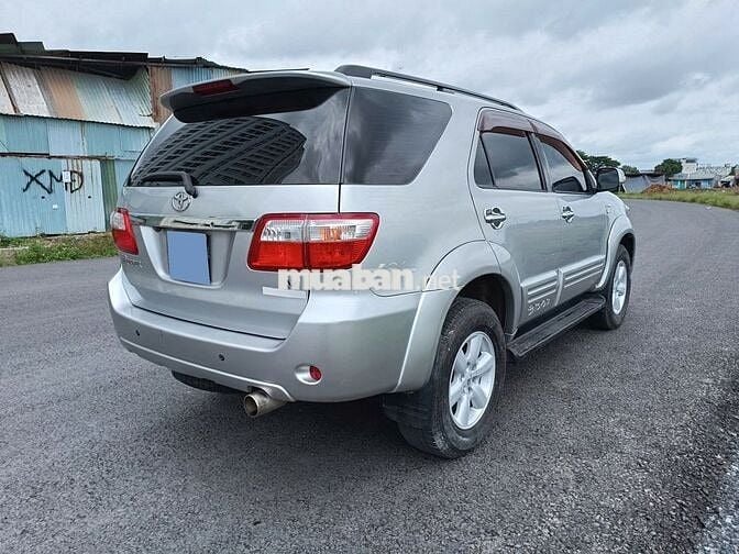 Toyota Fortuner 2012 số tự động máy xăng 2 cầu