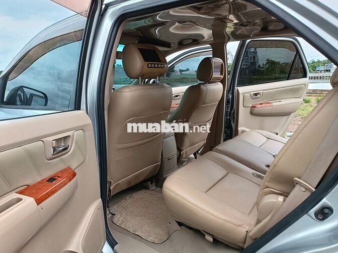 Toyota Fortuner 2012 số tự động máy xăng 2 cầu