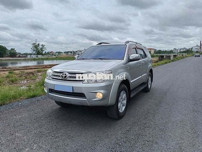 Toyota Fortuner 2012 số tự động máy xăng 2 cầu